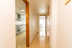 Avenida Principal junto a la playa y centro de Águilas - by Aloha Palma