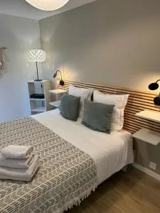 Maison cosy et jardin verdoyant - 德朗西