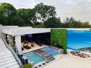 Cleveland Luxury Villa