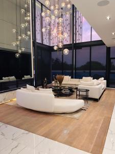 Cleveland Luxury Villa