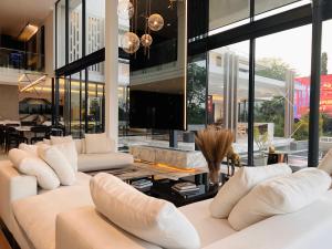 Cleveland Luxury Villa