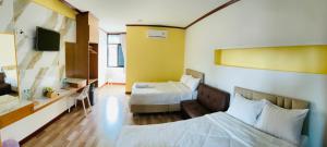 ผึ้งหลวง โฮเทล&บีช