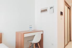 Restful and Homey Studio at Sky House Alam Sutera Apartment By Travelio