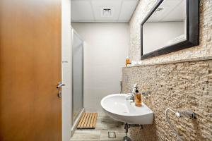 Pool View 1BR in Dubai Free Parking Gym Near Parks and Golf