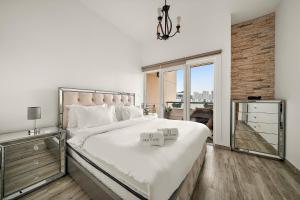 Pool View 1BR in Dubai Free Parking Gym Near Parks and Golf