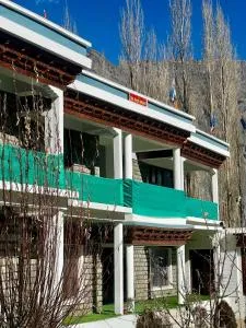 The Royal Mount - Thoise