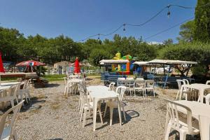 Campings Camping 2 etoiles - Parc aquatique - efadbe : photos des chambres