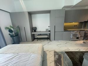 Brand New Chic Studio Apartment 8min to Downtown
