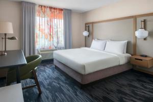 King Room room in Fairfield Inn & Suites Woodbridge