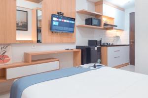 Homey Studio at Transpark Bintaro Apartment By Travelio