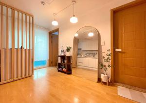 무료주차 신림역 8분 공항버스 5분 홍대 잠실 롯데월드 경복궁 국립중앙박물관