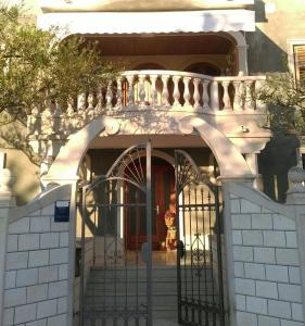 Apartments and Room Rest