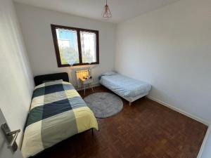Appartements 120m T4 terrasse et parking - Stade-Eurexpo-Lyon : photos des chambres