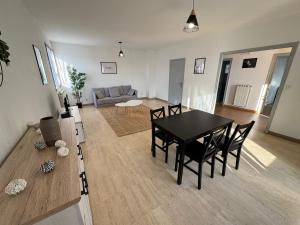 Appartements 120m T4 terrasse et parking - Stade-Eurexpo-Lyon : photos des chambres