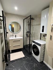 Sweet and comfy in Hyper City center with Netflix, Prime and Disney Plus included