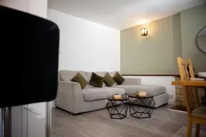 Spacious Stylish 4BR Home, Free Parking, WiFi, Garden, Headington-Oxford - Stanton Saint John