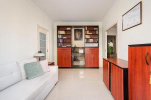 Royal Wilanów Spacious Apartment by BookingHost