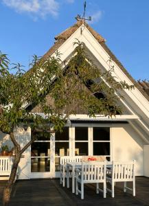 Idyllic Thatched Cottage Near Udsholt Strand