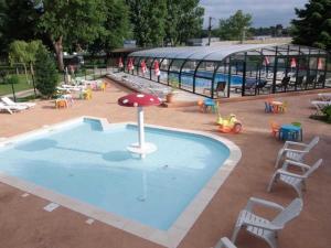 Campings Camping 4 etoiles - Piscine - efcfbi : photos des chambres