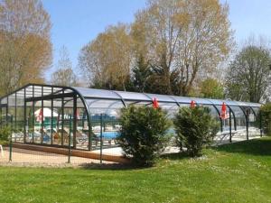 Campings Camping 4 etoiles - Piscine - efcfbi : photos des chambres