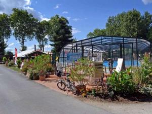 Campings Camping 4 etoiles - Piscine - efcfbi : photos des chambres
