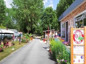 Campings Camping 4 etoiles - Piscine - efcfbi : photos des chambres