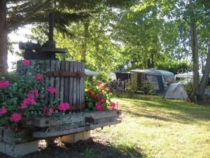 Campings Camping 4 etoiles - Piscine - efcfbi : photos des chambres