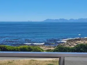 Sunset Bliss Whale Manor - Gansbaai Seafront Accommodation - Gansbaai