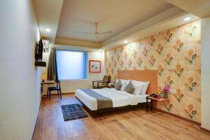 Hotel AeroStar Grand near Yashobhoomi, Dwarka