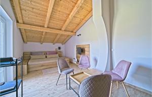 Nice Home In Licka Jesenica With Sauna