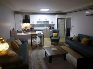 Seyhanda 2 oda bir salon full apartmant