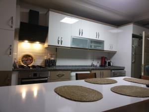 Seyhanda 2 oda bir salon full apartmant