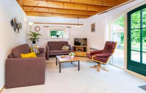 Gorgeous Home In Ijhorst With Wifi