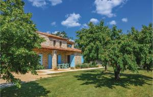 Amazing Home In Sainte Croix-À-Lauze