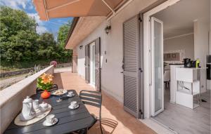 Lovely Home In Amelia With Kitchen