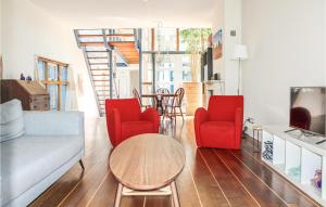 Nice Home In Breukeleveen With Wifi