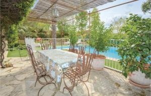 Maisons de vacances Amazing Home In St-Privat-Des-Vieux : photos des chambres