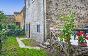 2 Bedroom Cozy Home In Bagni Di Lucca