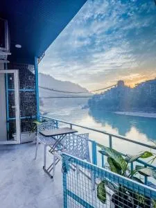 Karwaan by the Ganges - Shivpuri