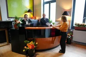 YOUR HOSTEL midi station - Brussels