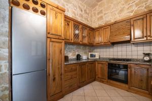 4 Bedroom Holiday Home with Private Pool