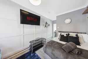 Charming & Modern Studio Retreat in Chatham