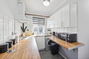 Charming & Modern Studio Retreat in Chatham