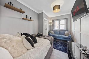 Charming & Modern Studio Retreat in Chatham