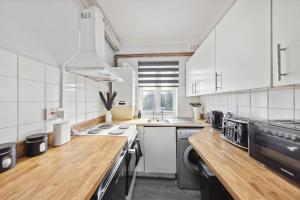 Charming & Modern Studio Retreat in Chatham