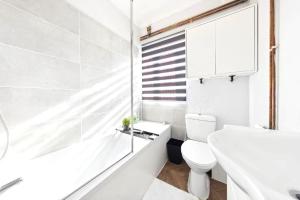 Charming & Modern Studio Retreat in Chatham