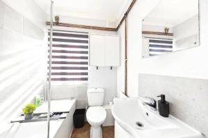 Charming & Modern Studio Retreat in Chatham