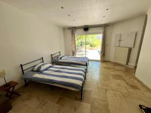 Maisons de vacances Confortable Villa with pool 4BR 6-8 people : photos des chambres