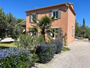 Maisons de vacances Confortable Villa with pool 4BR 6-8 people : photos des chambres