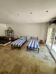 Maisons de vacances Confortable Villa with pool 4BR 6-8 people : photos des chambres